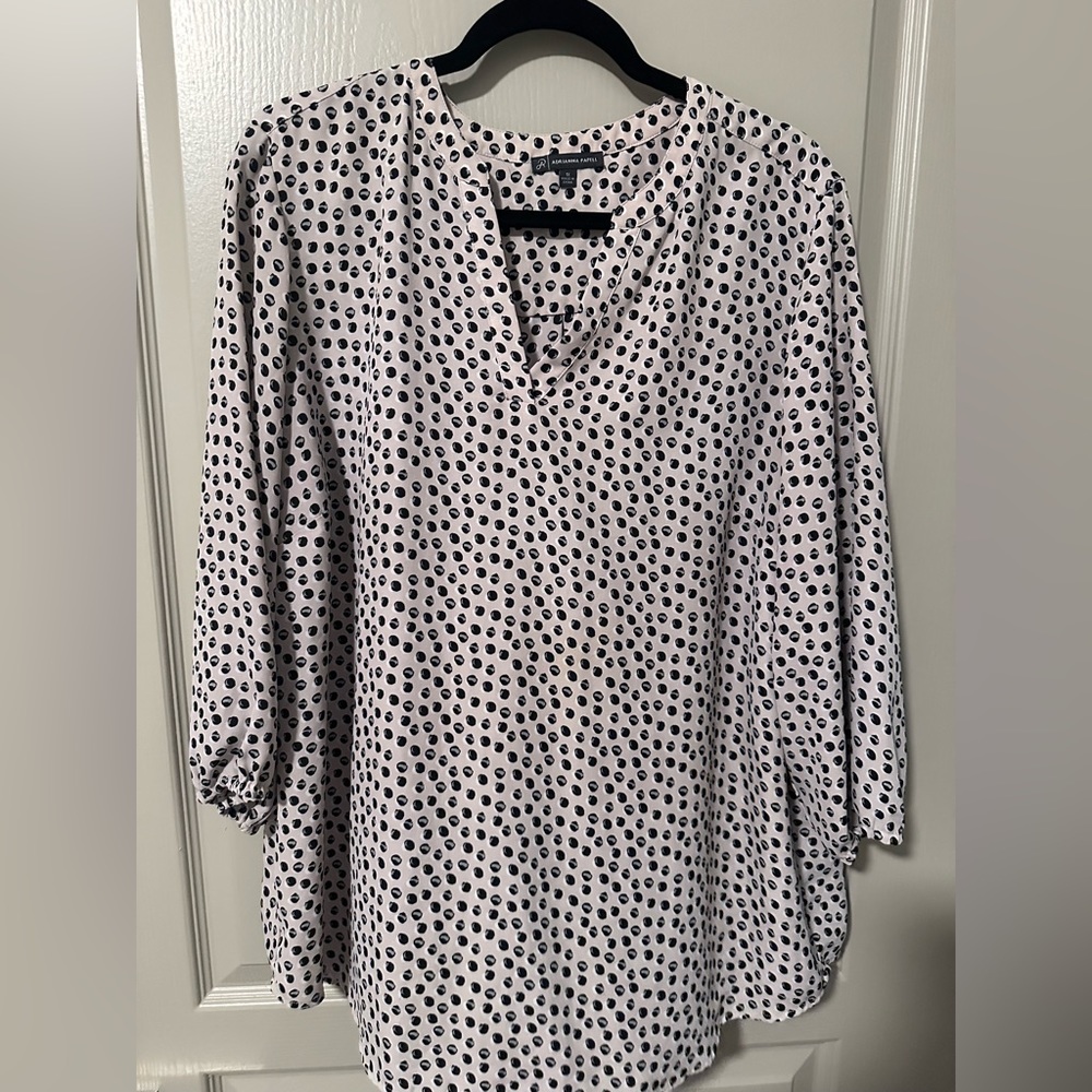 NWT Adrianna Papell Long Sleeve Top.